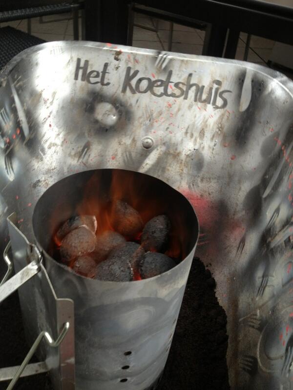 Zo de kolen die branden voor de kook wedstrijd. #kokenonderdegrond #variatiekeuken <a href="/HetKoetshuiss/">Het Koetshuis</a> <a href="/ArnoldJansen14/">Arnold Jansen</a>