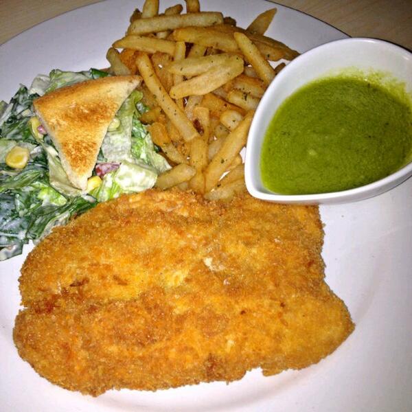 wafu_id's tweet photo. CHICKEN CHIPS ala WAFU with Pesto Sauce!!yummy banget ini mina-san! http://t.co/EHaJhapirC