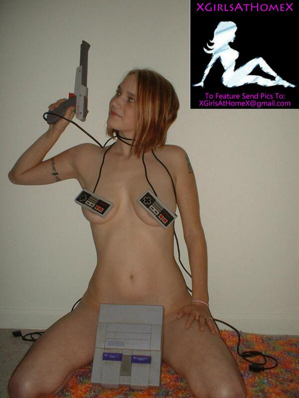 XGirlsAtHomeX's tweet photo. love this geeky girl......... http://t.co/APlYzZBITJ
