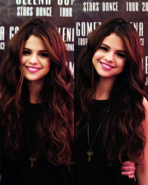 jbslayou's tweet image. RT si eres Selenator y estarás con Selena en las buenas y en las malas. #SelenatorsAreHereForSelena