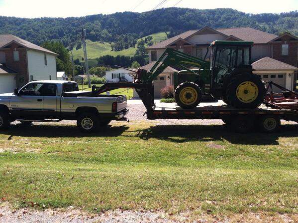 Mrcoalroller's tweet photo. @TbredDiesel  #TruckTuesday  The John Deere has her squatted just a little http://t.co/RPld73JPh6