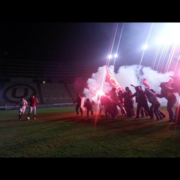 Universitario's tweet photo. El camino es largo y difícil. 
Con tu apoyo y aliento lo lograremos.
Todos juntos por la ★26.
#YdaleU http://t.co/CFNhCs9Dzz