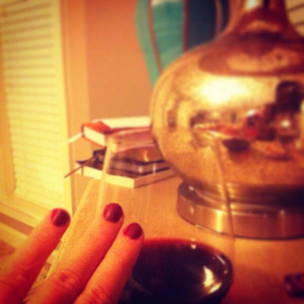 AshAvra's tweet photo. It is autumn...my nails match my drink :) http://t.co/2T7K7bZdcA