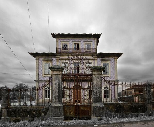 GhostPlaces's tweet photo. Casa abandonada, em Oliveira de Azeméis, Portugal http://t.co/Q3UUZ8UD4Y