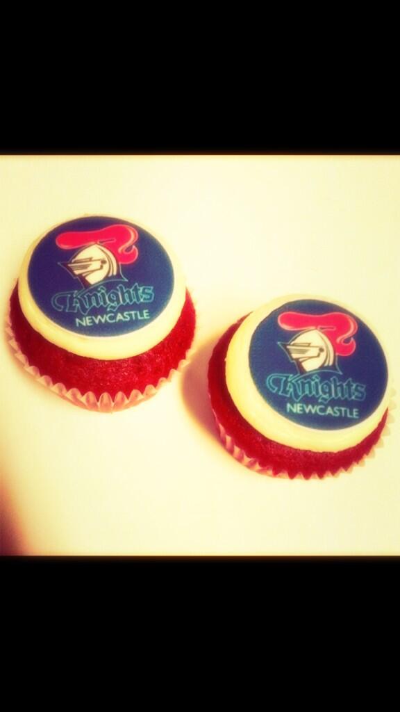 Pancakes_85's tweet photo. @cupcakeespresso !! I love the @NRLKnights cupcakes!!!!!!!! @Knightsfans should get in on this! Yummy :) http://t.co/XZYl56cY1p