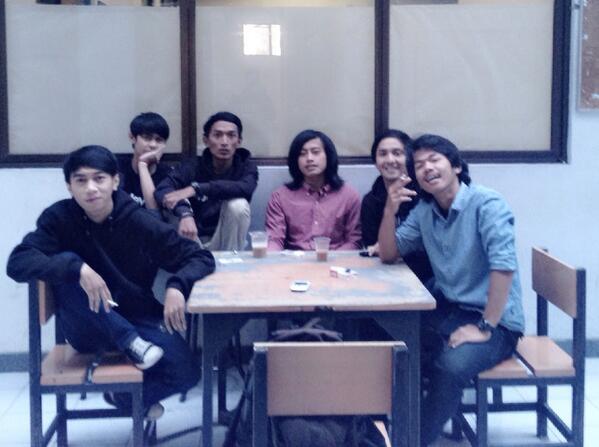 enassandrea's tweet photo. @miftah_rock @Fadill_ward @AdieFuadi @HaryyAfandy http://t.co/uJPnX2PXK4
