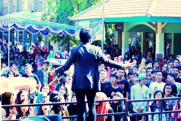 dsoul_'s tweet photo. @septi_dsoul @Haris_Dsoul @dduq_dsoul @nico_dsoul SMA 1 Taman http://t.co/wfzl76XJCU