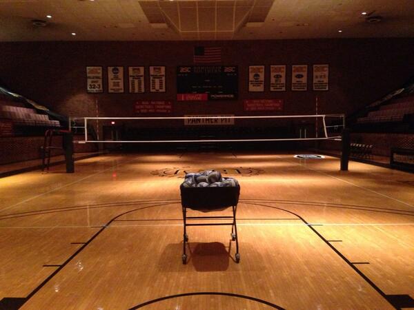 Even for a coach, there's nothing like a partially lit gym and a cart of balls to be served
#personalpractice