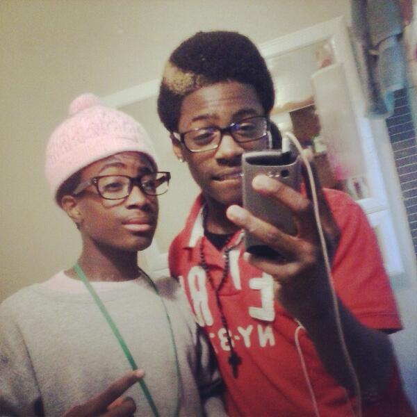 Tweakedd_7's tweet photo. ....me and thw bro http://t.co/7WYNC6fAOE