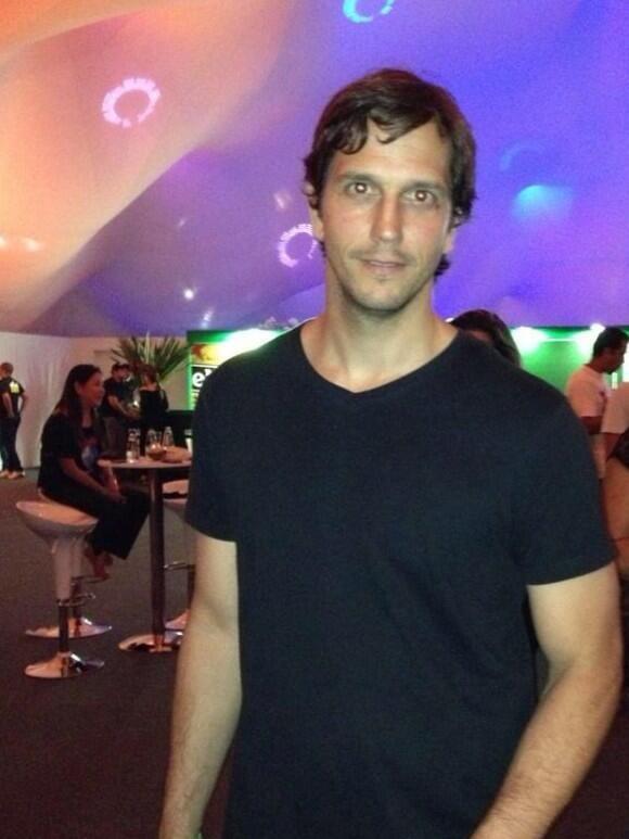 rockinrio's tweet photo. Na Cidade do Rock! Você está acompanhando? #RockInRio #EuVou2013 com Vladimir Brichta http://t.co/V0FbpfbFQP