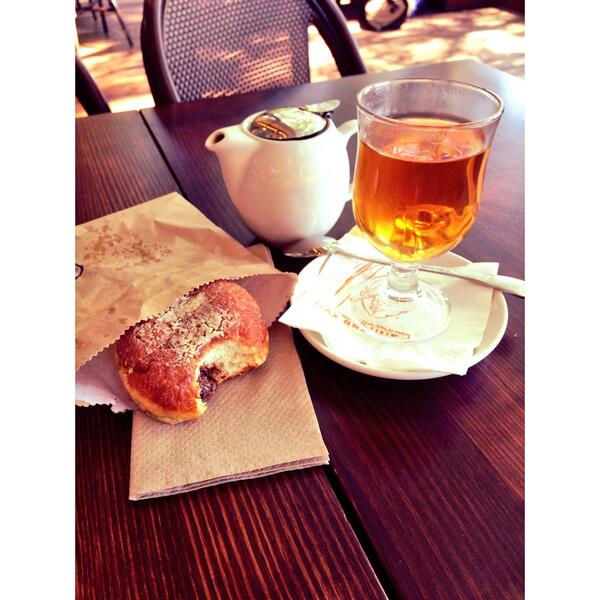 Lacm14a's tweet photo. Vanilla tea &amp; Nutella donut #favourites #arts2091 http://t.co/YjBNkJ6QZj