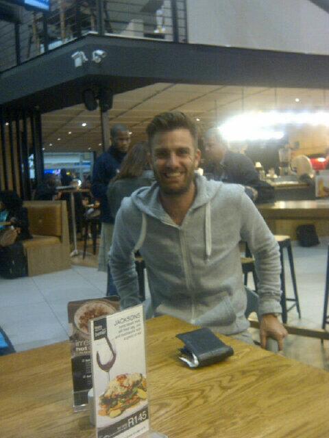Alzheimers_Run's tweet photo. My mate @ryananley ran from PTA to CT did the @CTMarathon then jumped on a plane to Germany for work straight after http://t.co/04im61eXMz