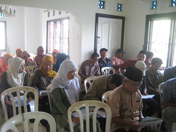 sweethunn's tweet photo. @Nur_Mahmudi @pemkotdepok Foto sosialisasi Kel. Cipayung  Tgl. 16 Sept 13 http://t.co/Ezj8ALKrNw