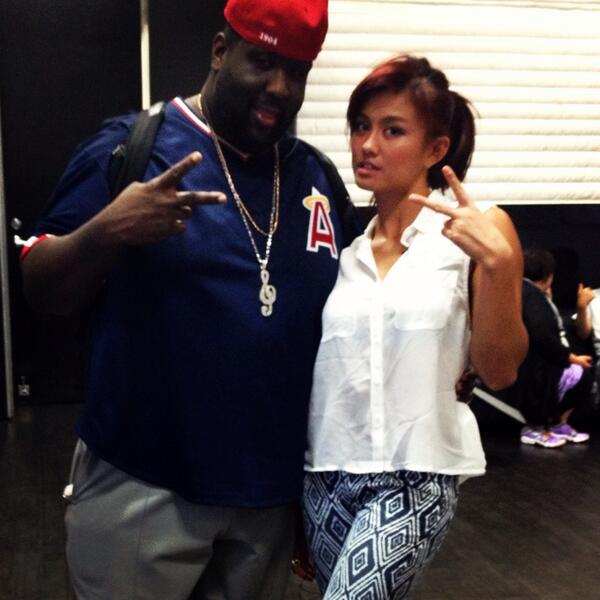 agnezmo tweet picture