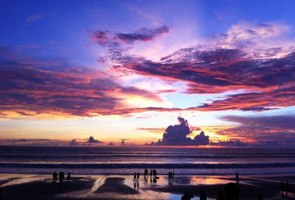 HotelTrip's tweet photo. Sunset view from Seminyak beach in #Bali 
Book your stay now http://t.co/45NFkbWqau
#indonesia #hoteltrip #Seminyak http://t.co/v1mQDQiChR