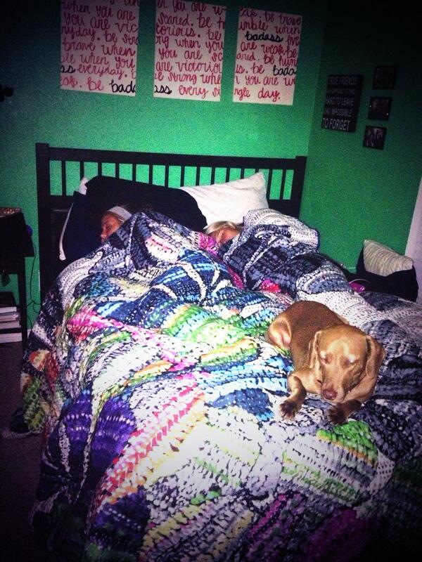 coachsims16's tweet photo. my kids tucked in bed while I'm doing laundry and studying.. Life of a single mother @HannahLaray18 @kylaakaay_10 http://t.co/YVati0llBL