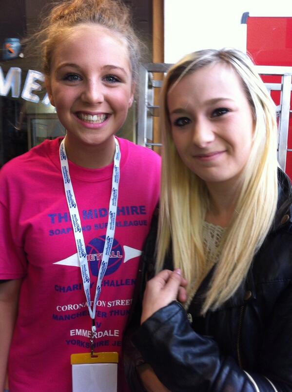 TeamEdenTD's tweet photo. I met eden yesterday, so so happy. I look awful in the picture though -.-❤️ http://t.co/iyrq4VTUO9