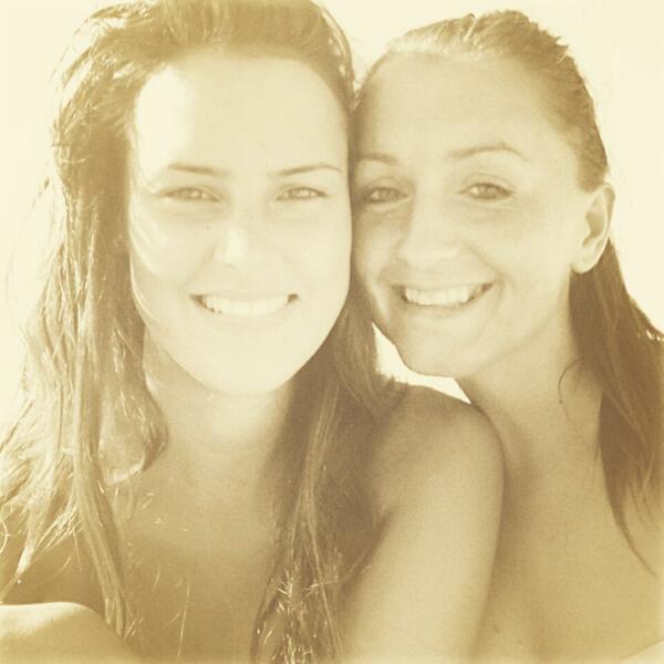8FanyRodeiro's tweet photo. Buenos dias @LoreAnidos a la 1 ya estoy ahi 3 horitas contigo!!!#ganasdetrabajar#eraslaniñadeazul#lago#pipi :)) http://t.co/kt3MrKBaQ7