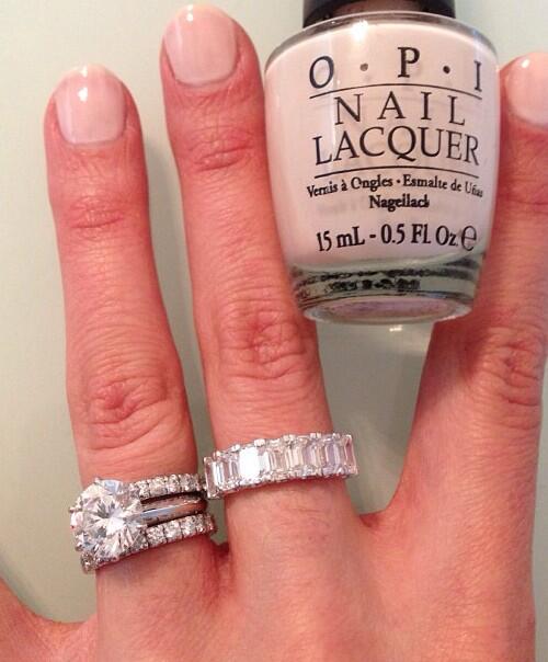 Have you seen <a href="/becjuddloves/">Rebecca Judd</a>' bling for tonight? <a href="/AFLBrownlow/">The Brownlow Medal</a> #brownlow #SwisseRedCarpet