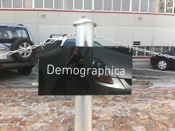 simone_tal's tweet photo. A visit to the @Demographica CT office! http://t.co/rJI5tVC0gh