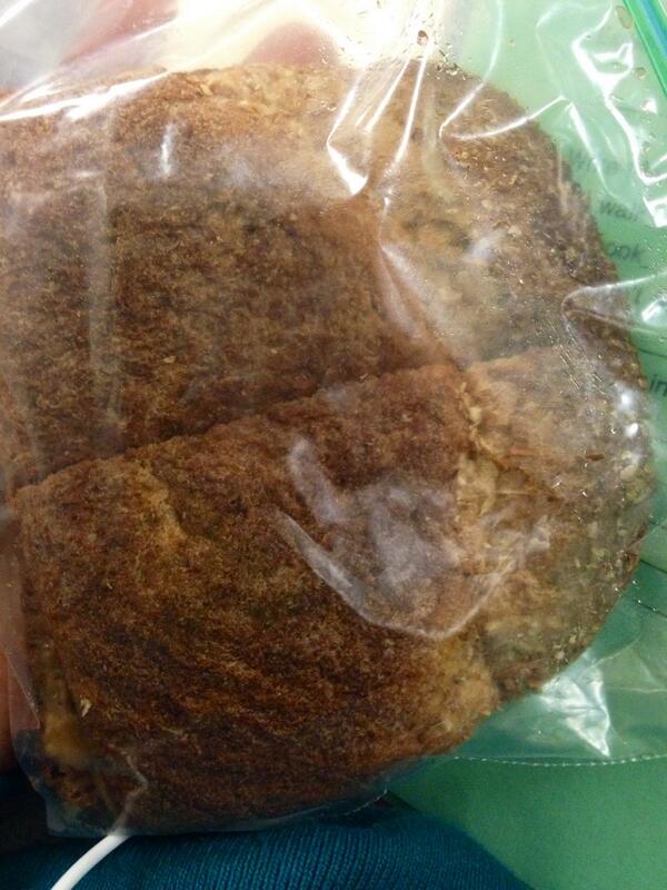 ihatelizzie's tweet image. My mom bugginggggg #firstsliceofbread #nah #rathernot