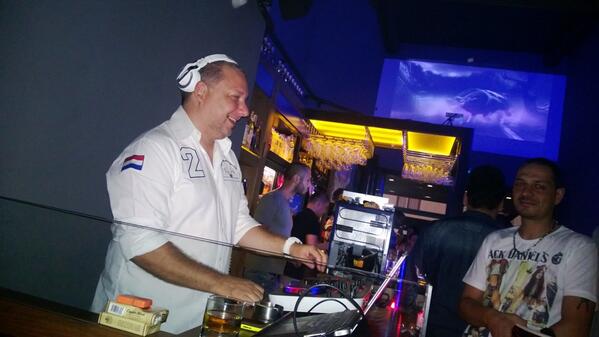 RedCatBar's tweet photo. REDCAT herkese harika bir hafta diler :) http://t.co/OoU9lGXACZ