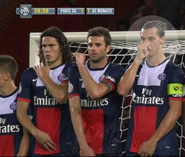 arj1026's tweet photo. “@SportHumour: Most players protect elsewhere... http://t.co/6IlaTSipYT” <<< reminds me of you at indoor football @Bardianikkhah #elclassico