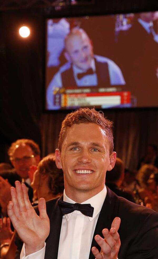 WLudbey's tweet photo. Joel Selwood claps Gary Ablett on winning the brownlow medal. http://t.co/GWX8jDcHd4
