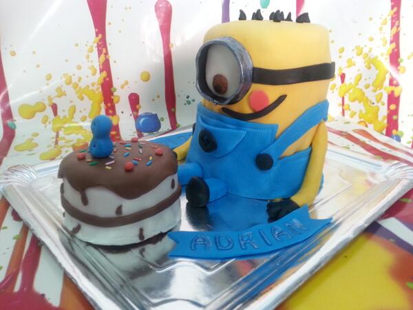 Lasgt's tweet photo. Tarta minions, de "Gru, mi villano favorito" http://t.co/Ibon6sE5fC