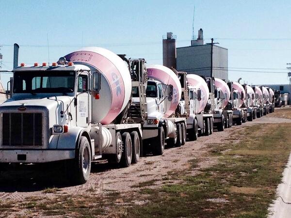 ConcreteCares's tweet photo. @kearneyconcrete is definitely ready to support breast cancer awareness! Big line of big pink trucks! http://t.co/Ran1d3MsBM