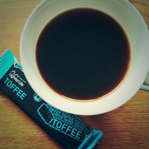 100days2getthin's tweet image. Lunch on the run today... #2much2do #LighterLife toffee bar and black filter coffee.
