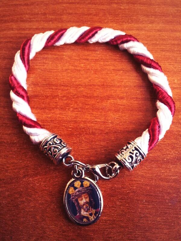 AmoryPazTaranco's tweet photo. Artículo a 6 euros/unidad Pulsera Cordón trenzada con colores de la Hermandad; también con la imagen de los Titulares http://t.co/XjLpMakMvE