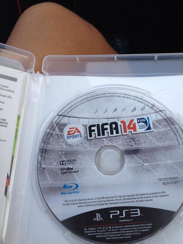 khaled_dabal's tweet photo. New fifa 14!!!!!!! http://t.co/MPVHLCcVoS