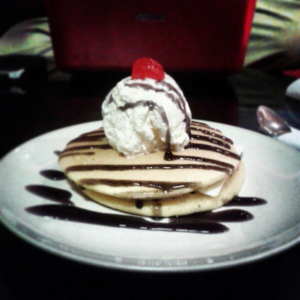 ch_petronela's tweet photo. Bluebery chese pancake.. #Fotostop @detikinet http://t.co/eHtAVJWSLZ