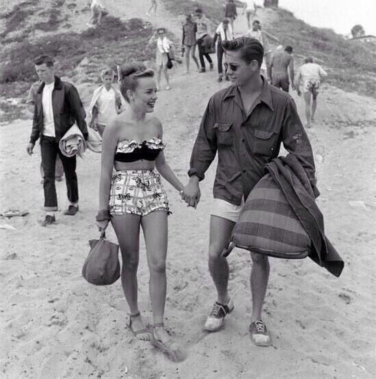 brownblndefacts's tweet photo. forever wishing I was a teen in the 50's😍 http://t.co/CmcdgUQPcl