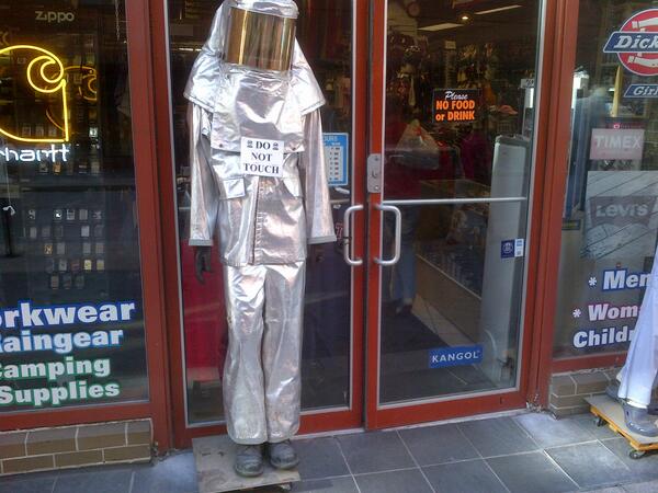 gadelmaleh's tweet photo. Il en vend beaucoup le gars des tenues anti-nucléaires ? http://t.co/IR1SeYcqQc