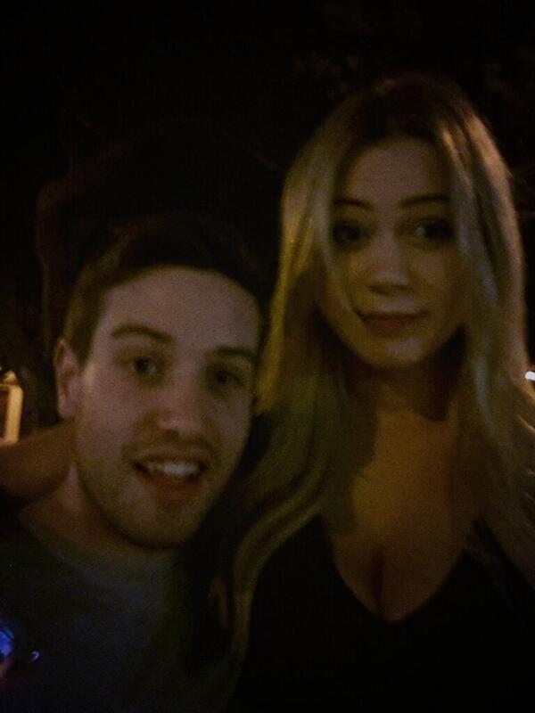 SammoWilliams87's tweet photo. Big love from wi fi spot ibiza!!! http://t.co/RRkXivyJN4