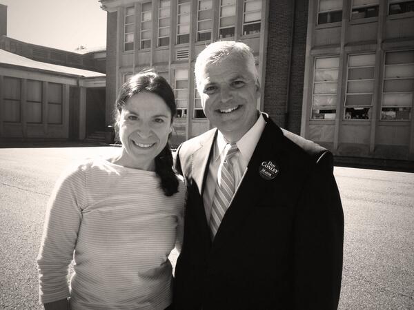 DanFConley's tweet photo. Met Kim York and lots of Holy Name parents at dismissal. The kids were happy to get out into the sunshine! #bosmayor http://t.co/kcpUkyhYXi