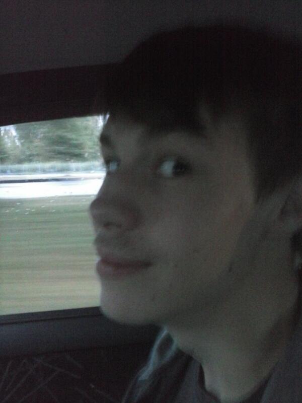 Jamikoivuniemi's tweet image. Isovanhempia katsomaan #janari