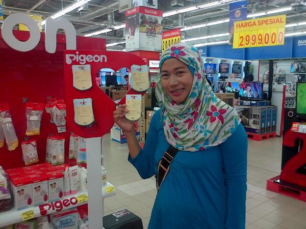 nietanavarro's tweet photo. Haii @PigeonBabies bahagia'a aq bisa ikut menyumbang yayasan HOPE d carrefour MT.Haryono, ini pigeon card aq http://t.co/yltfWl49zb