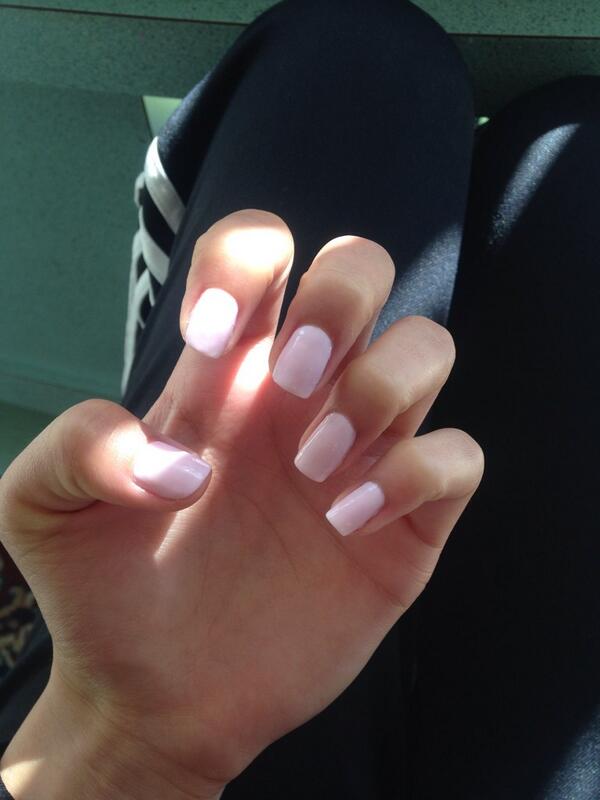 _aishaax's tweet image. Fiji 💅 #favecolor #neutral