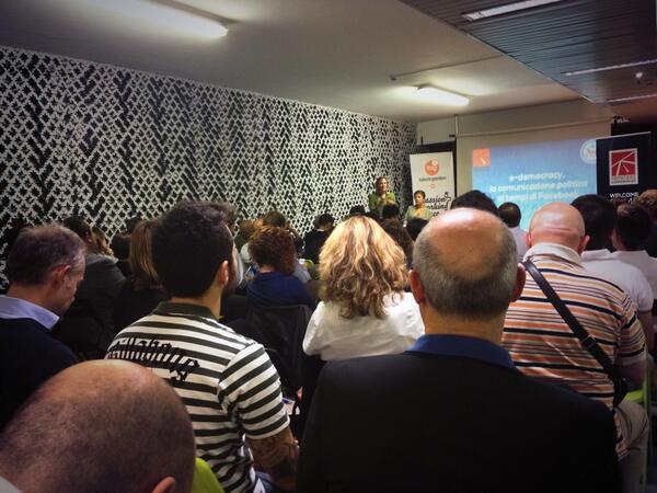matteopenzo's tweet image. Full house tonight for the #foi13 launch party #changingpolitics