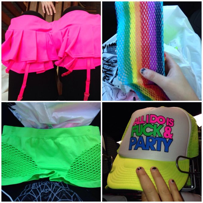 Day glow outfit preparation 👍😏 http://t.co/saxIeVQYk5<a href="/tag/wcw"class="tags"><span>#wcw</span></a>