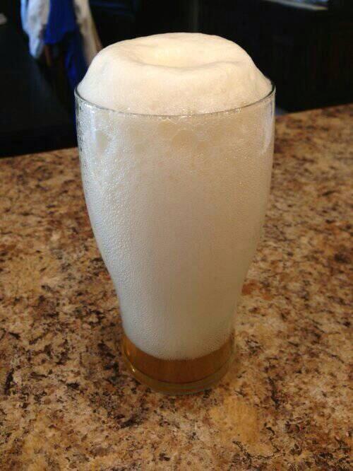BadClubPics's tweet photo. When you ask the barmaid for head http://t.co/Q3Cr5ovHqC