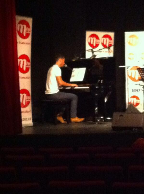 PierreConsolini's tweet photo. Emmanuel Moire avec @MFMRadio @EmoireOff comédie Odéon #Lyon http://t.co/jM2ee3QlaC