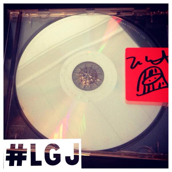 linfoduvrai's tweet photo. Vous voulez encore plus de Kanye West :) ? Follow + RT pour tenter de gagner son album dédicacé pour #LGJ ! #Yeezus http://t.co/z77nFFBzcG