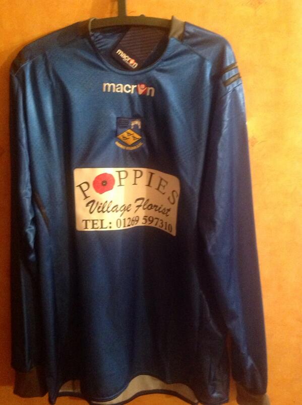 New keepers kit for Garden Village Ladies for 2013/14 season. Big thanks to poppies florist Tycroes Ammanford