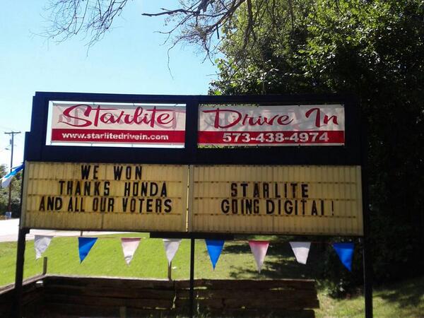 QuanVisi8n's tweet image. Congrats Starlite Drive-In on winning a new projector! Ur Missouri community rallied to help save u #SaveTheDriveIn