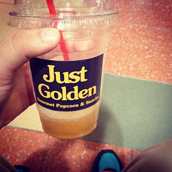 JustGoldenPopCo's tweet photo. Know what tastes great on a #Fall day?  An #AppleCider #Slushie!!!  #WaldenGalleria #Toronto http://t.co/ApJ44wv3is