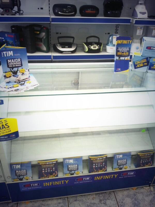 Alex_timspi's tweet photo. balcão da TIM pronto para reinauguração da eletrozema! @viniabreutms @Pillmann_TSPI @manudagher @felipe_trademkt http://t.co/IyadJxc3Hm